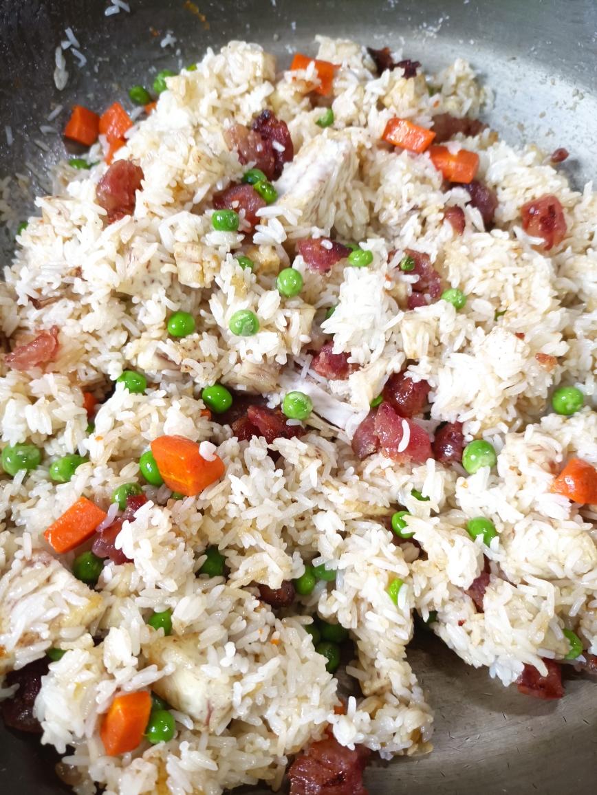 芋头腊肉饭的做法