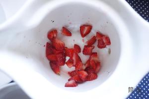 惬意草莓红茶的做法 步骤3