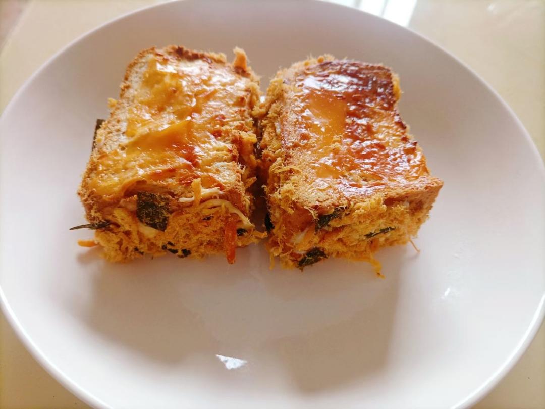 三种食材就能搞定的小甜品，肉松乳酪小方～