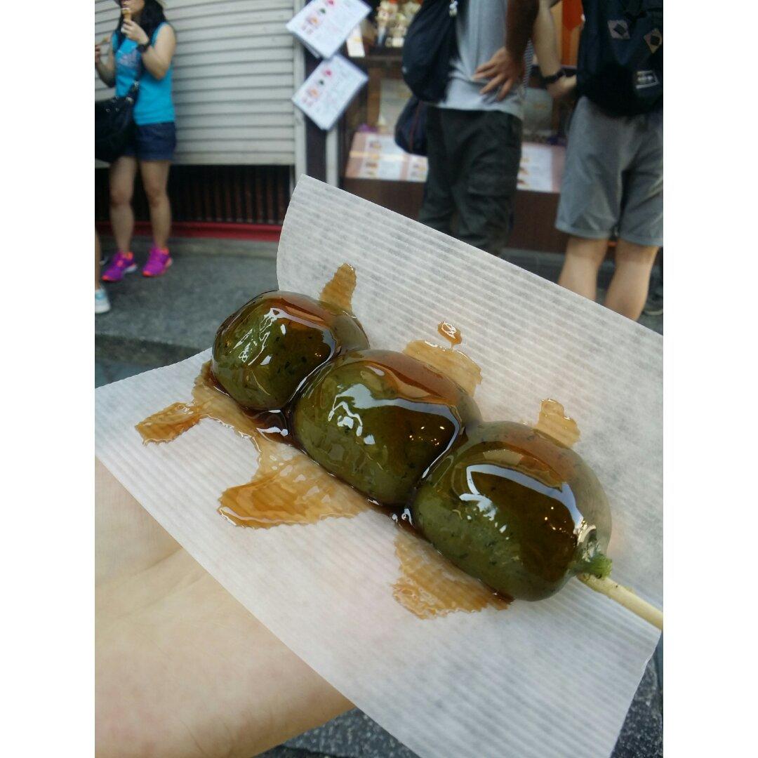 初食霓虹
