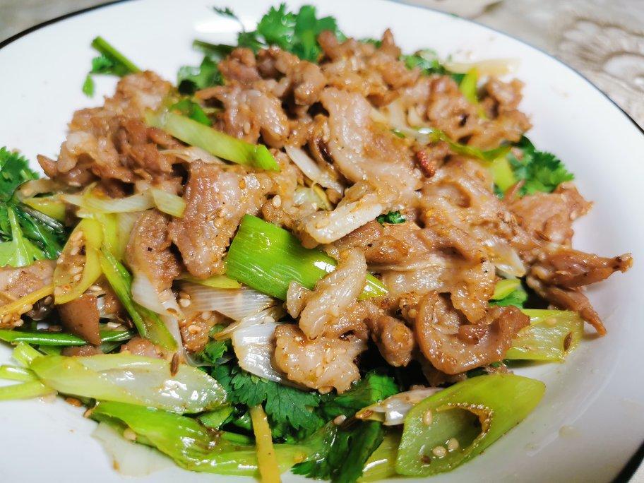 嫩而干爽的孜然羊肉