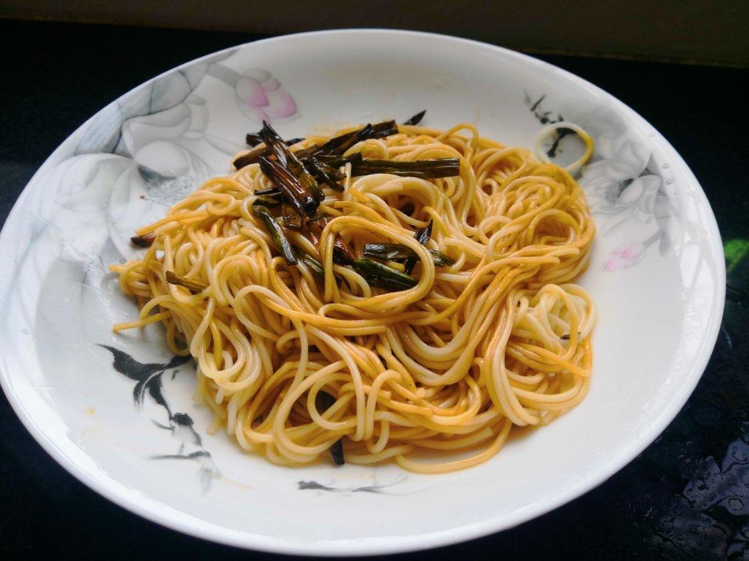 10分钟搞定的一碗葱油拌面