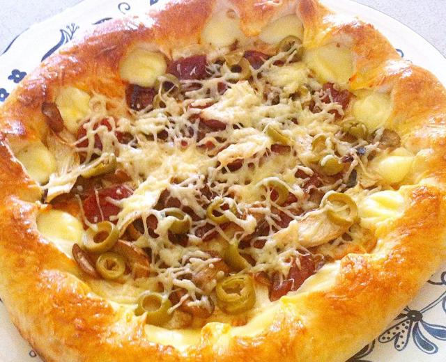 茭白口蘑腊肠橄榄芝心披萨的做法