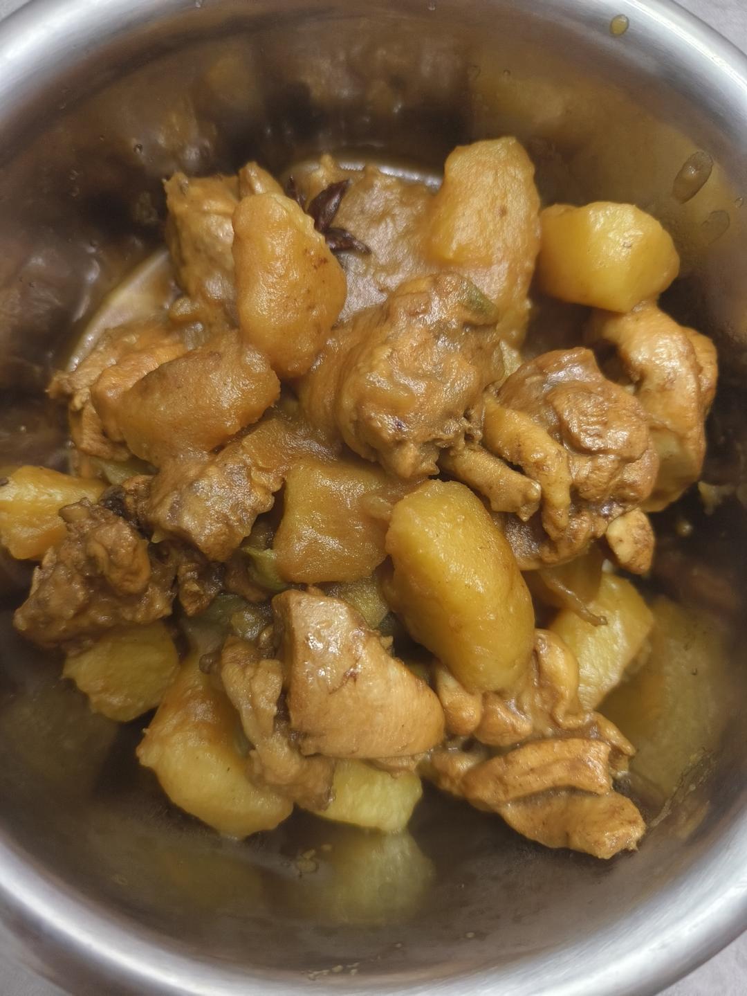 鸡腿炖土豆 上桌秒空盘 汤都喝干了！