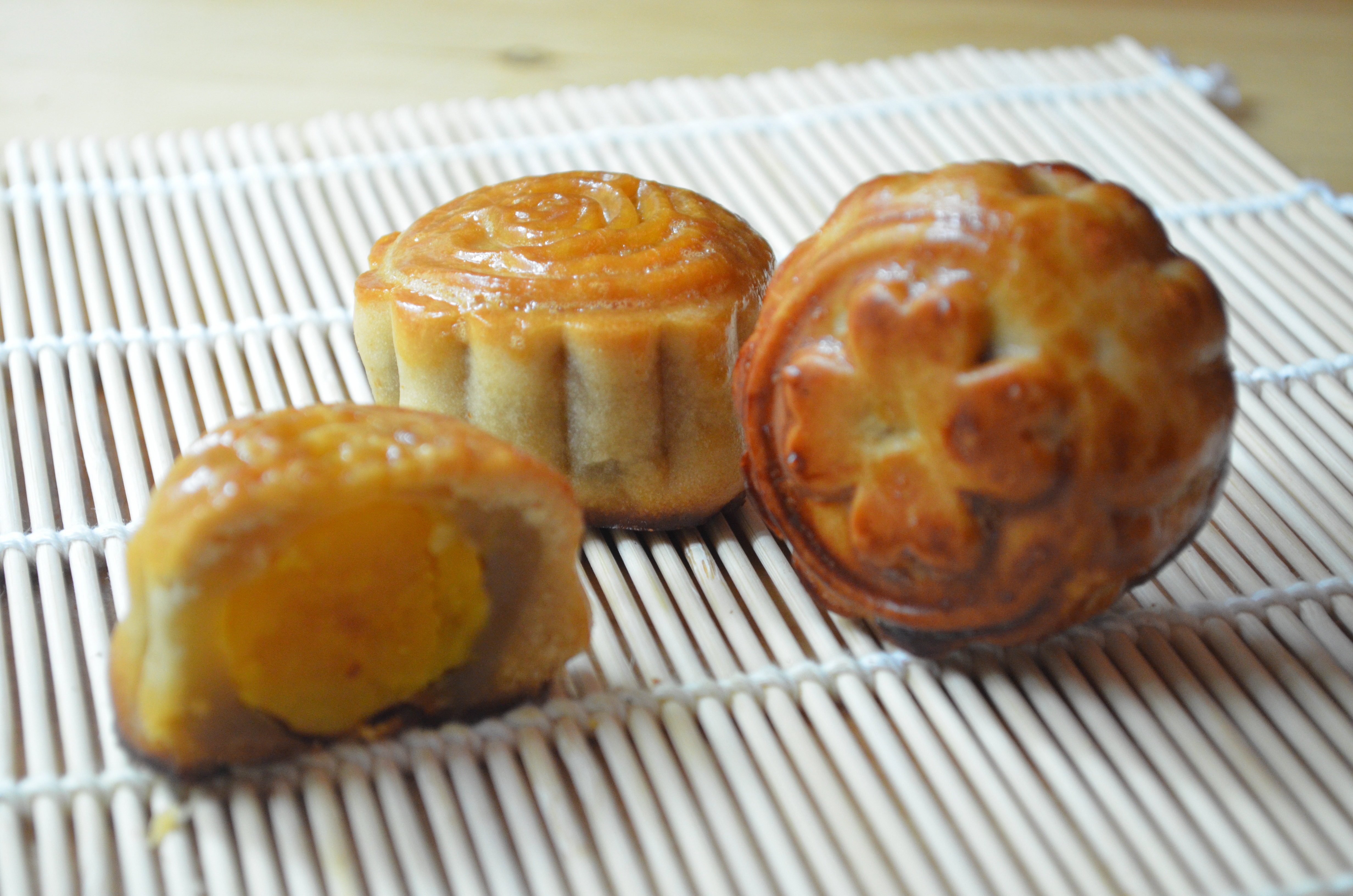 广式蛋黄莲蓉月饼