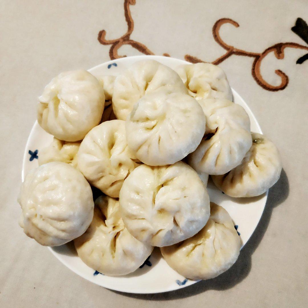 松软多汁的肉包子