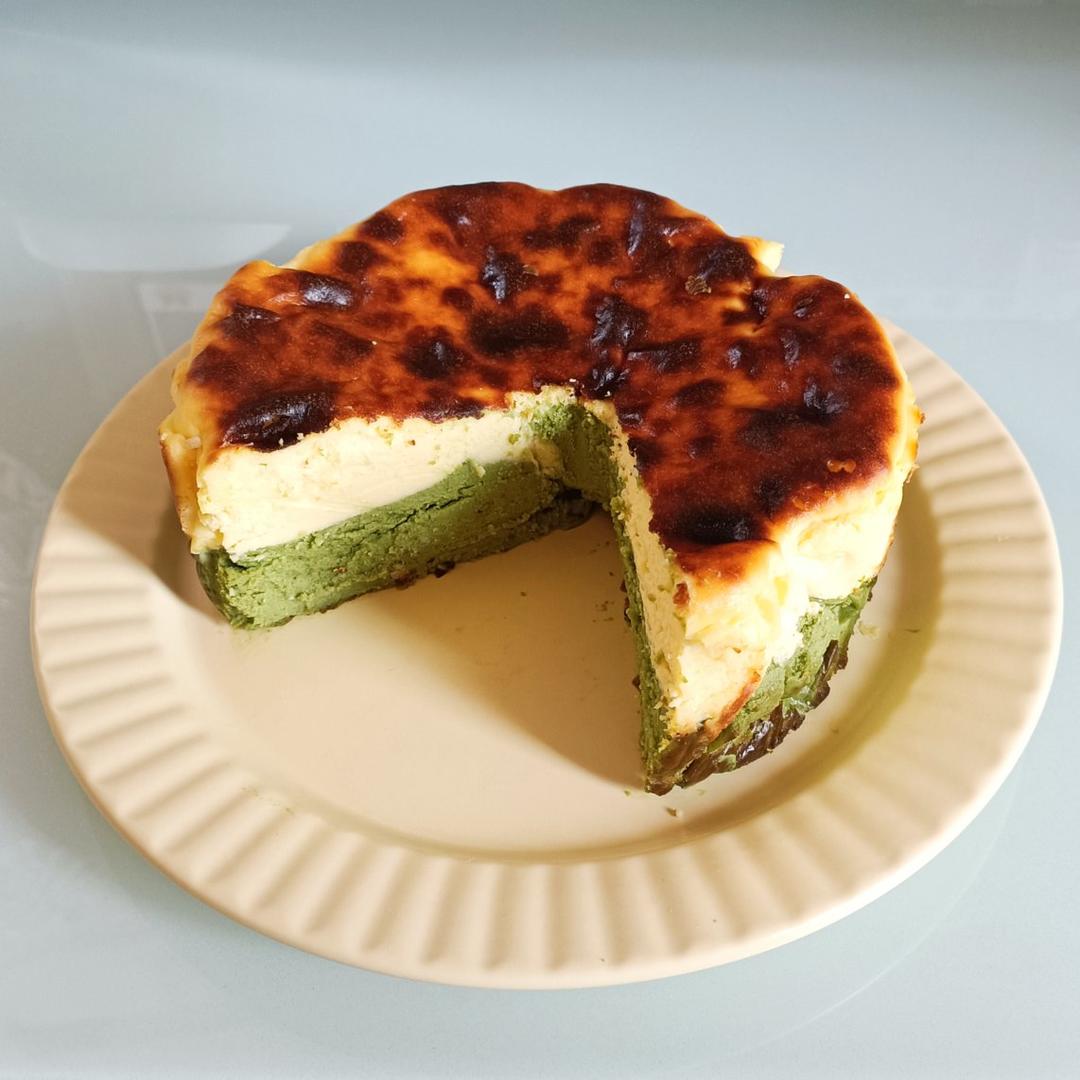 抹茶双色巴斯克芝士蛋糕