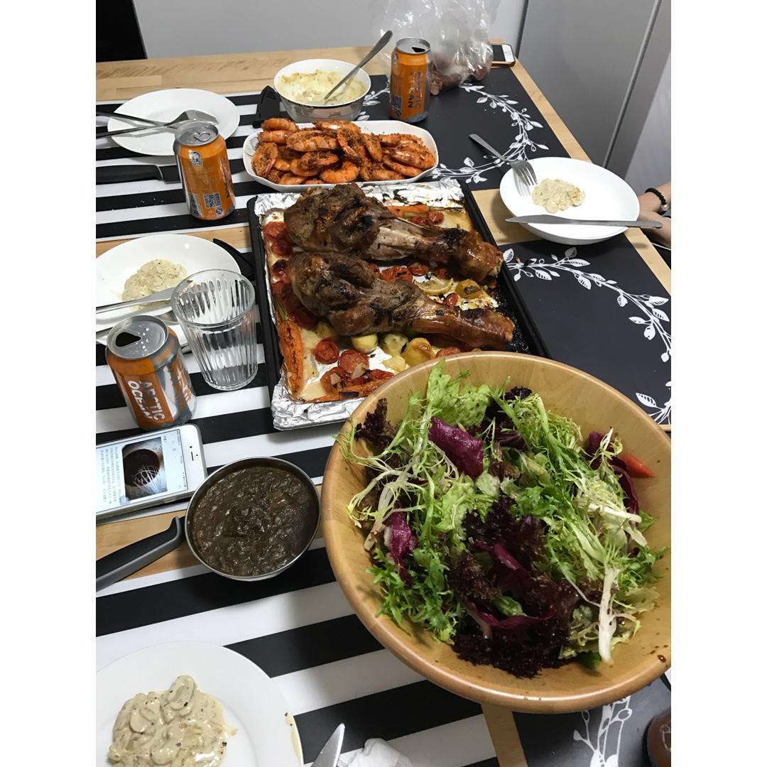 感恩节烤火鸡腿