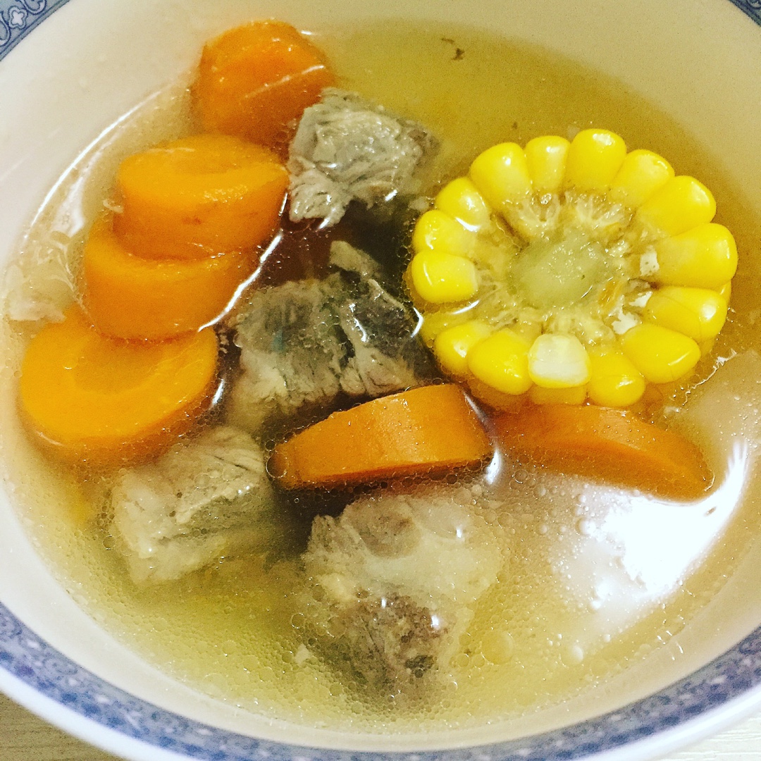 胡萝卜玉米排骨汤
