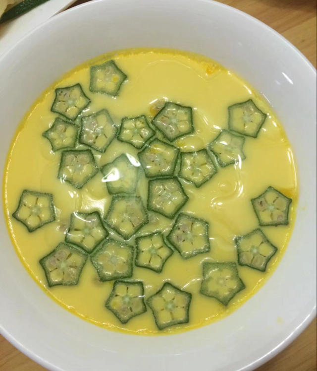 颜值控-做一朵开在碗里的花秋葵蒸水蛋