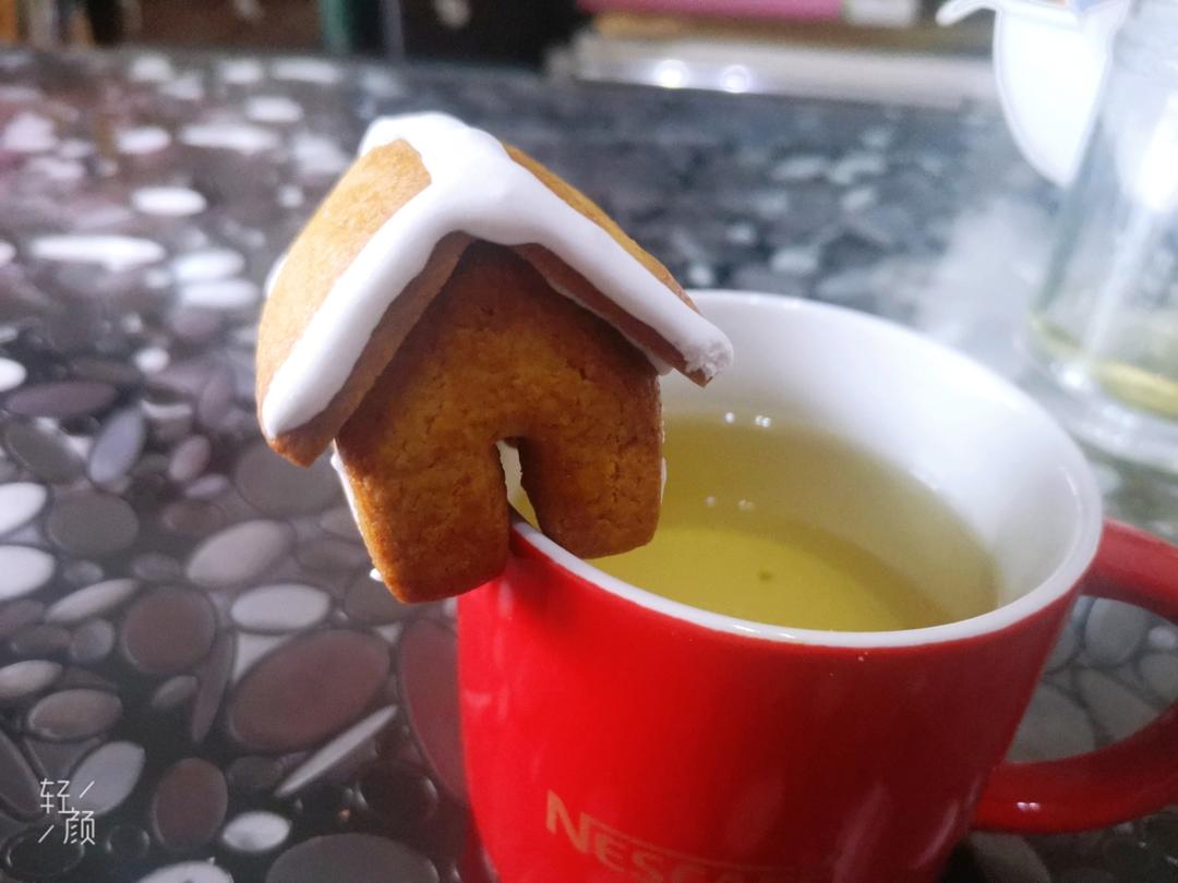 糖霜饼干圣诞迷你姜饼屋