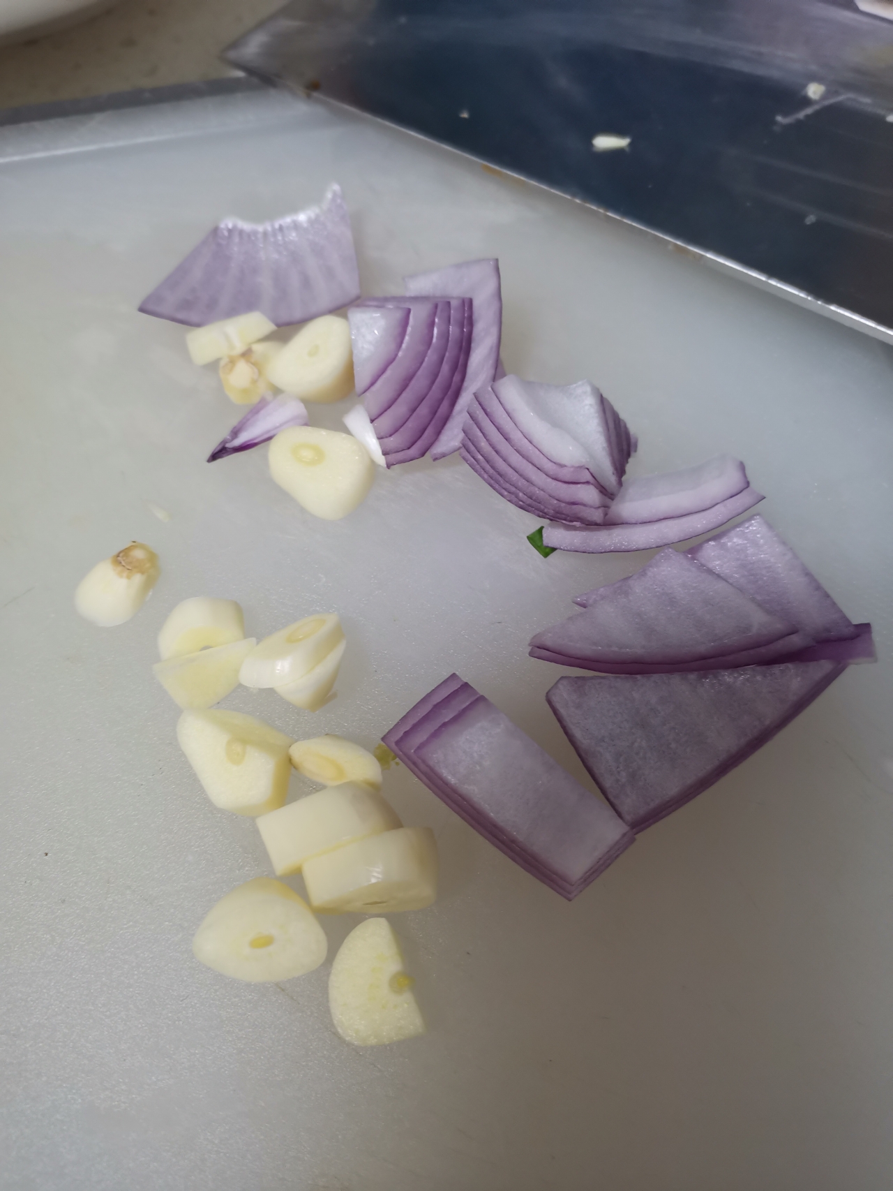 酸豆角香肠炒花椰菜的做法 步骤1