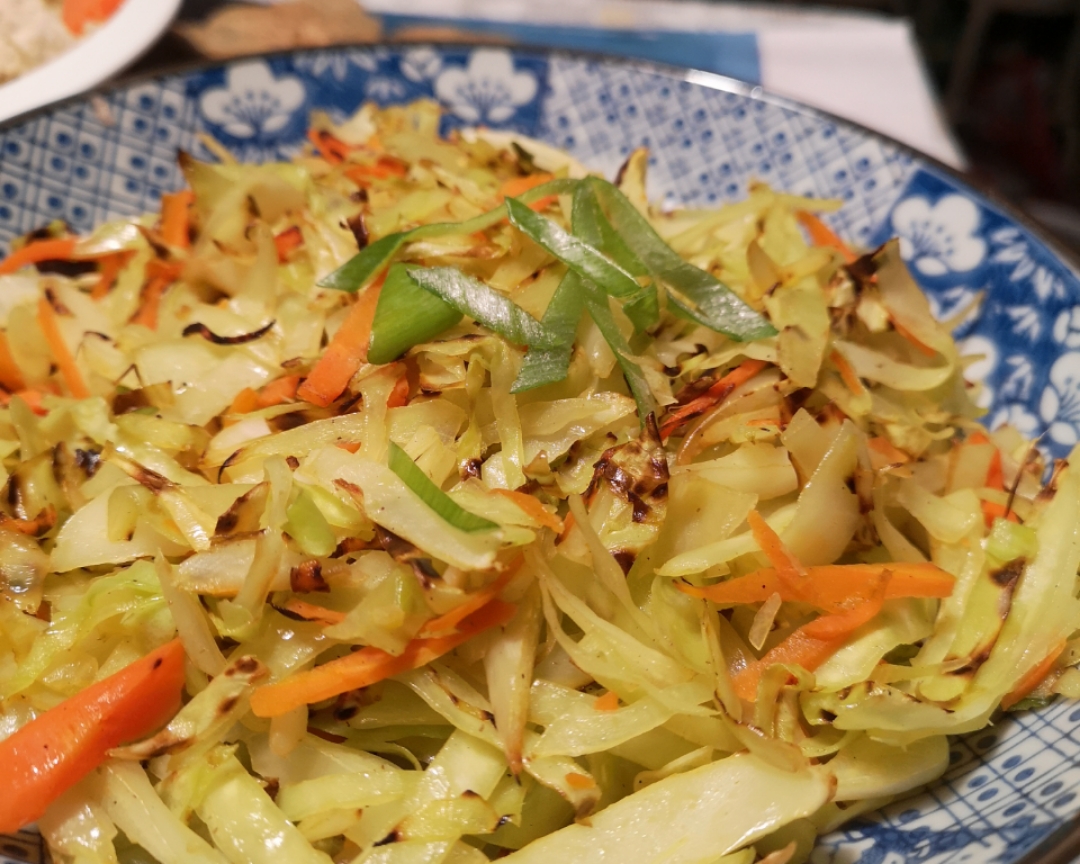 花椒香卷心菜丝-不寻常的炒圆白菜的做法 步骤2