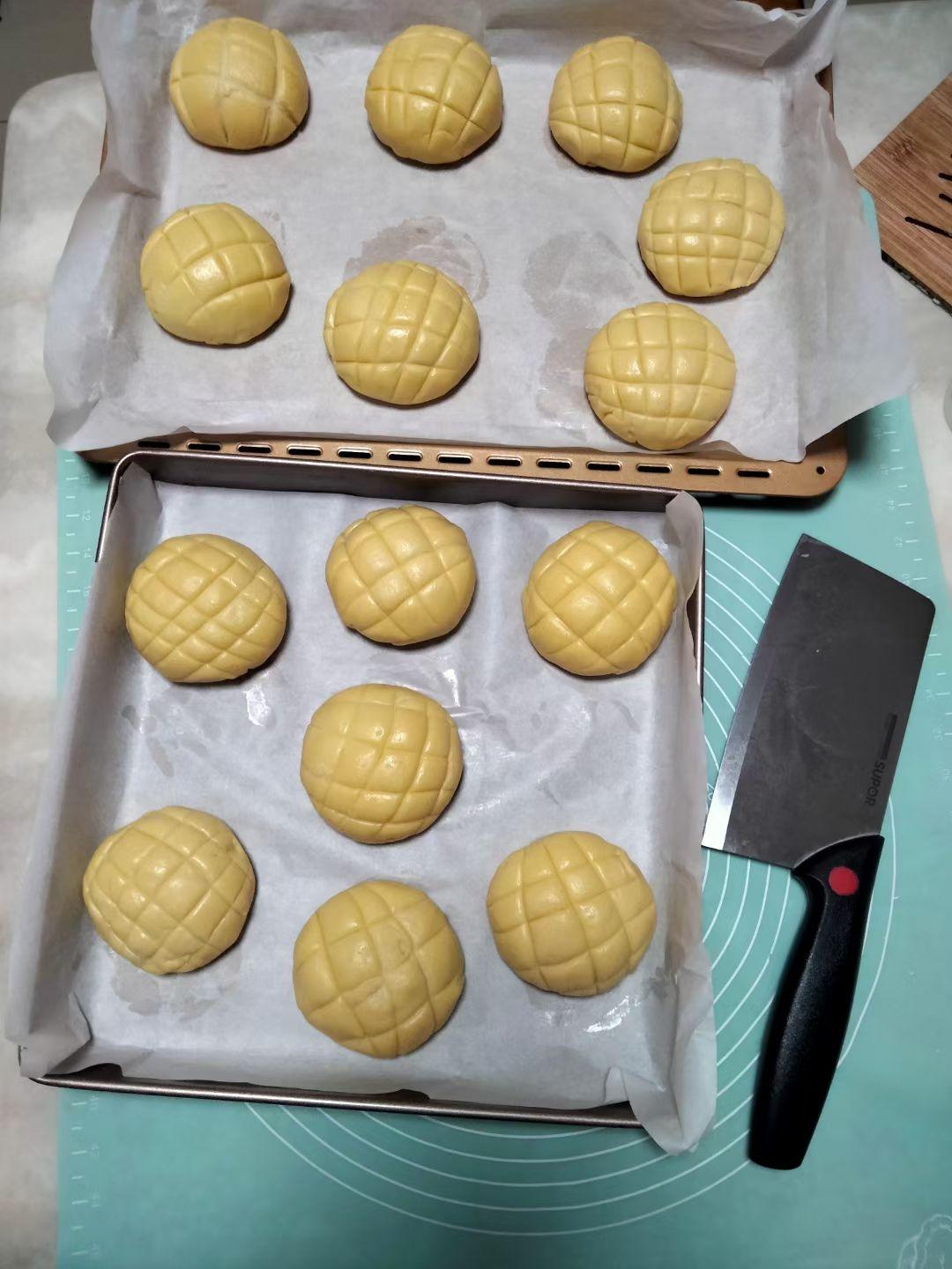 好吃到炸裂的港式菠萝包（附带制作酥皮的小视频）