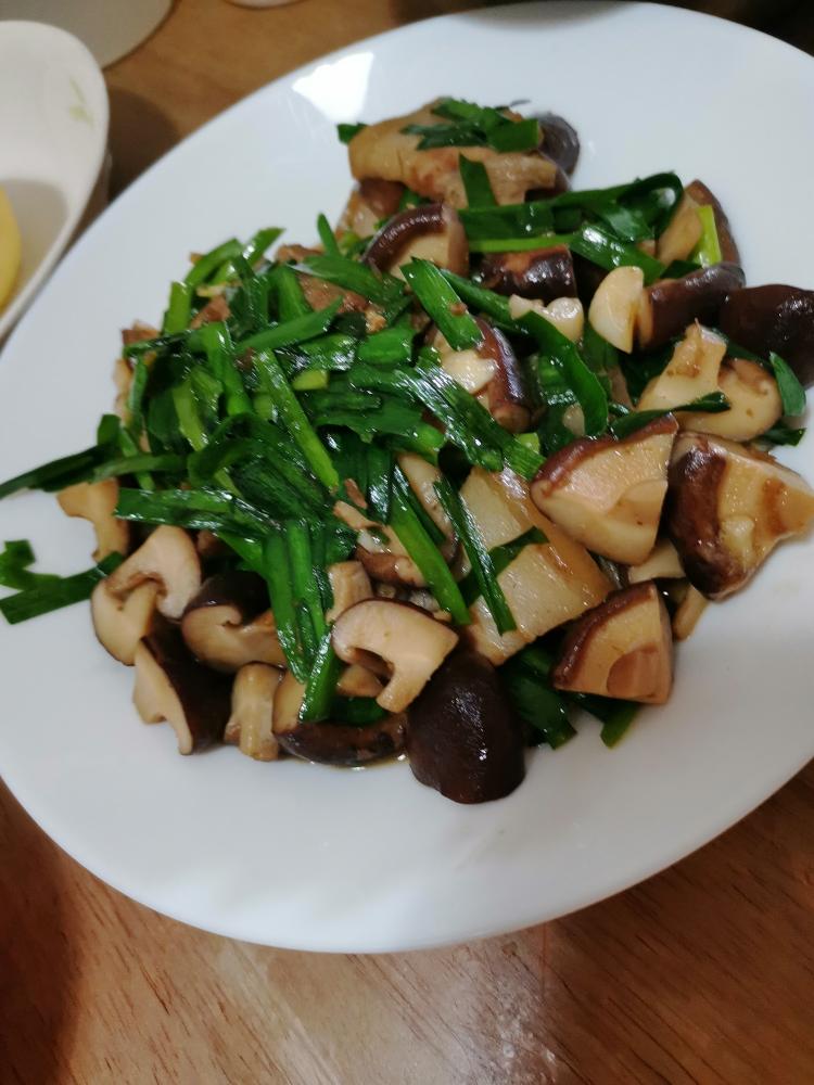 香菇韭菜的做法