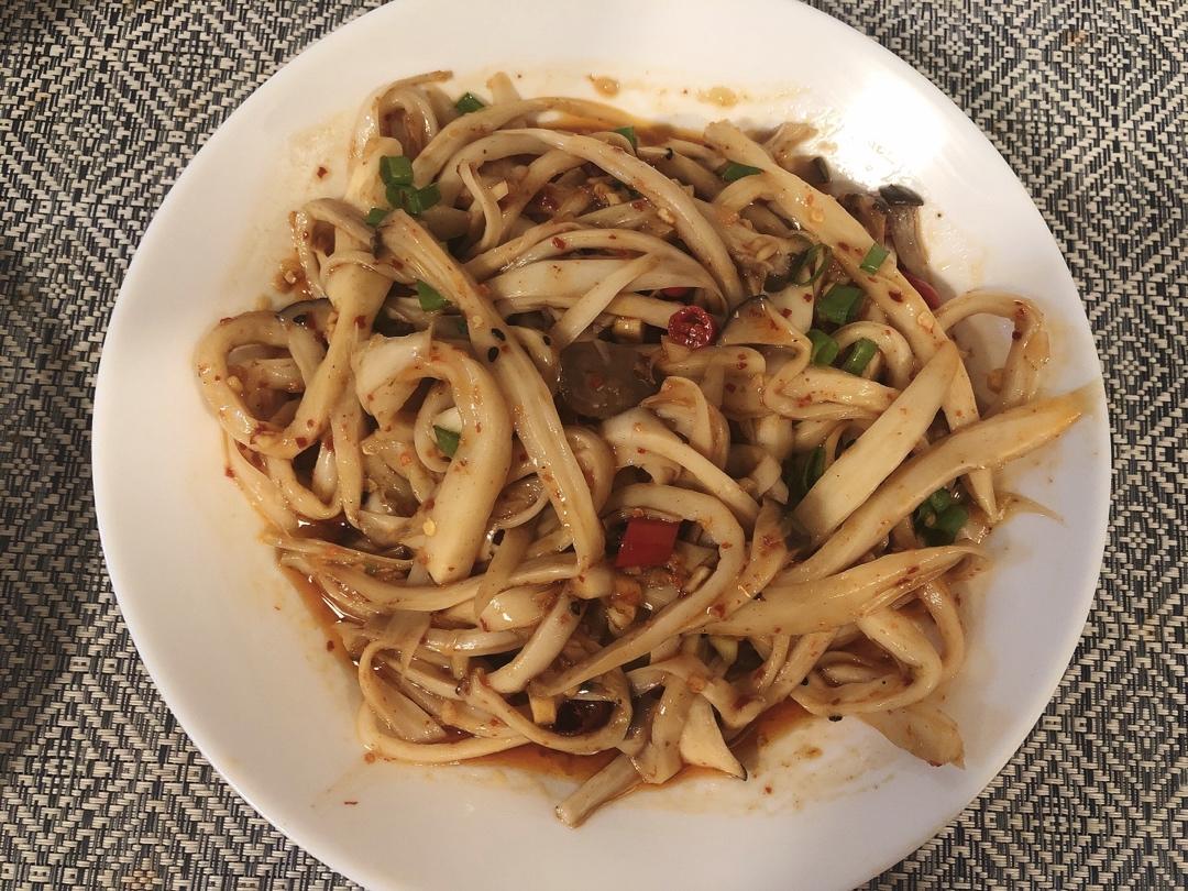比肉还好吃的【手撕凉拌杏鲍菇】，上桌扫光光