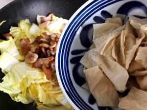 白菜腐皮炖五花肉的做法 步骤18