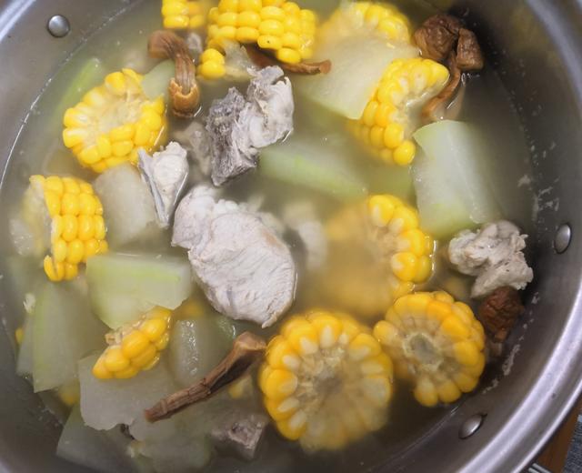 冬瓜玉米松茸排骨汤的做法