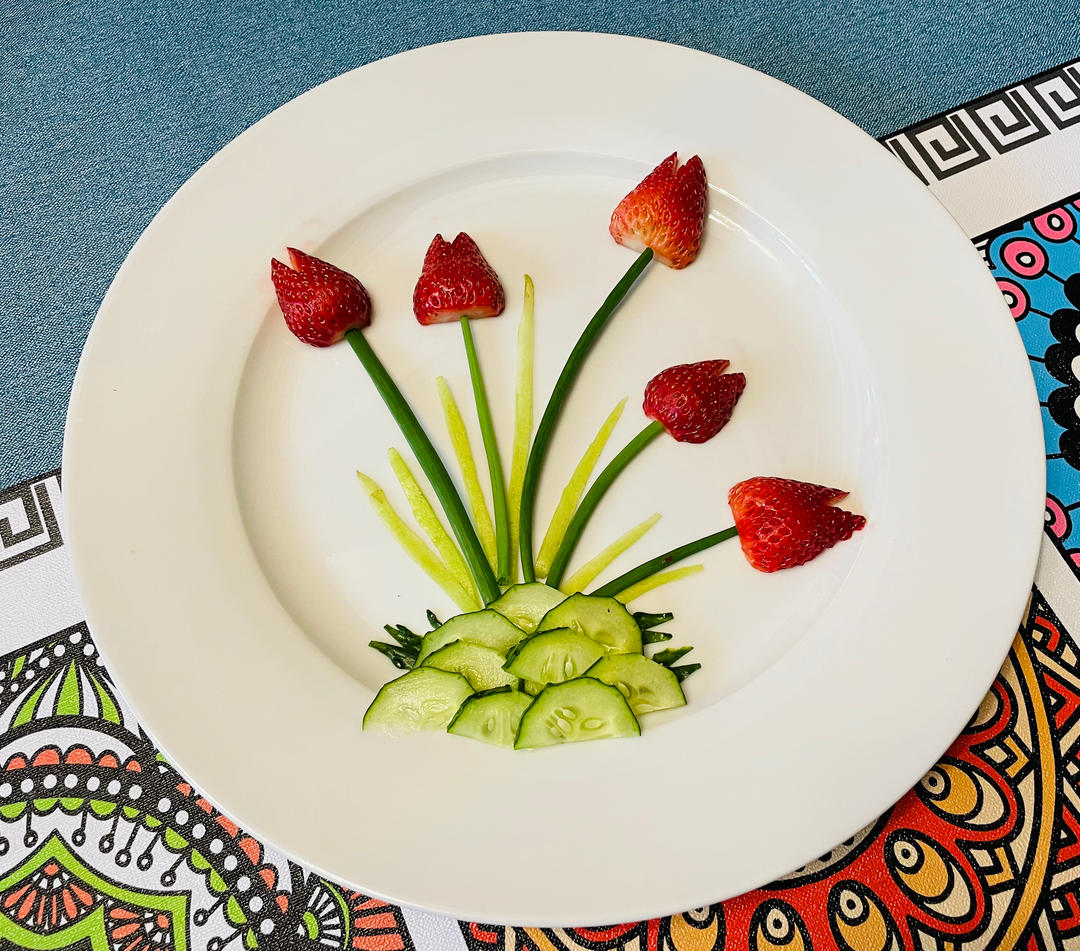 郁金香/简易草莓盘饰