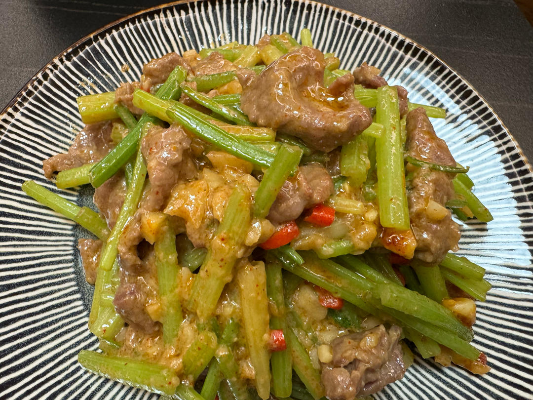 下饭神器又来了，试试这道芹菜炒牛肉！！
