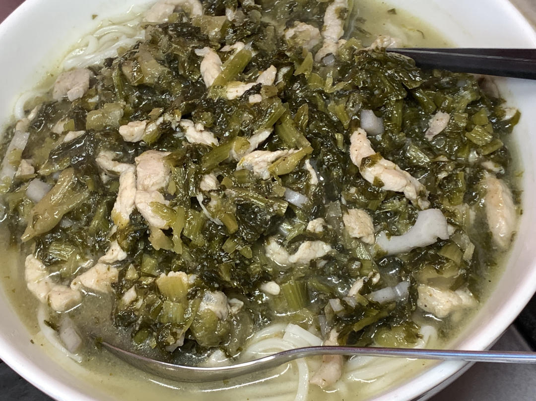 鱼头烤玉米做的零失败本帮面浇头雪菜肉丝香菇面筋