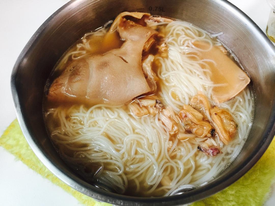 目鱼猪脚线面