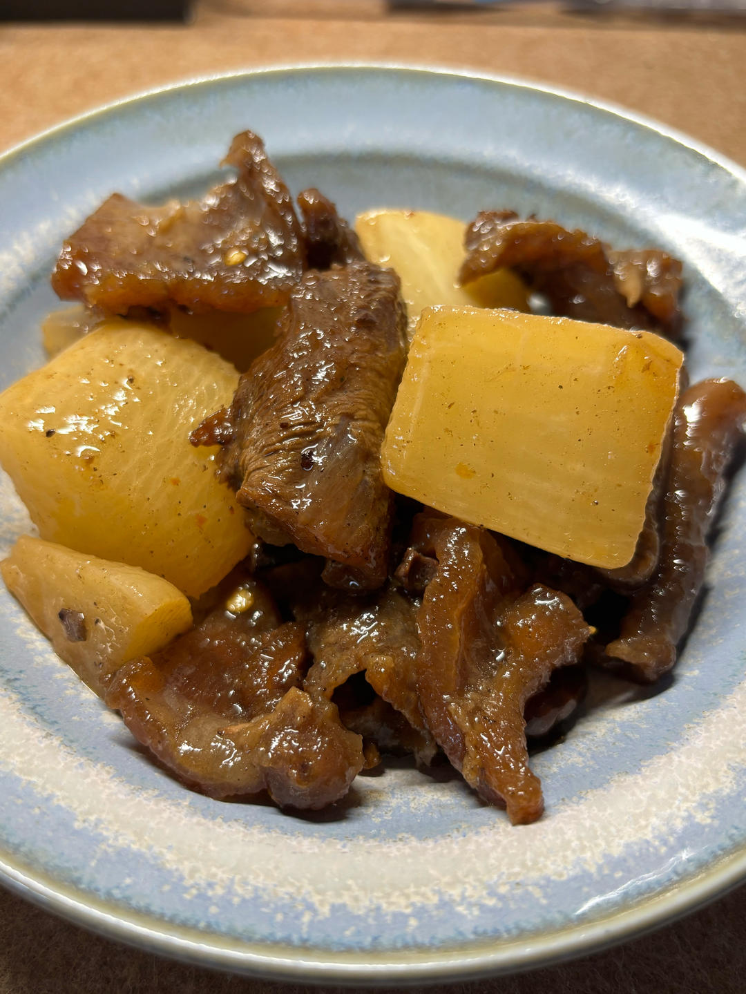 入口即化的广式萝卜牛腩煲