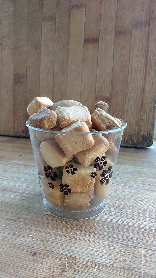 大鼻子怪做的小石头饼干