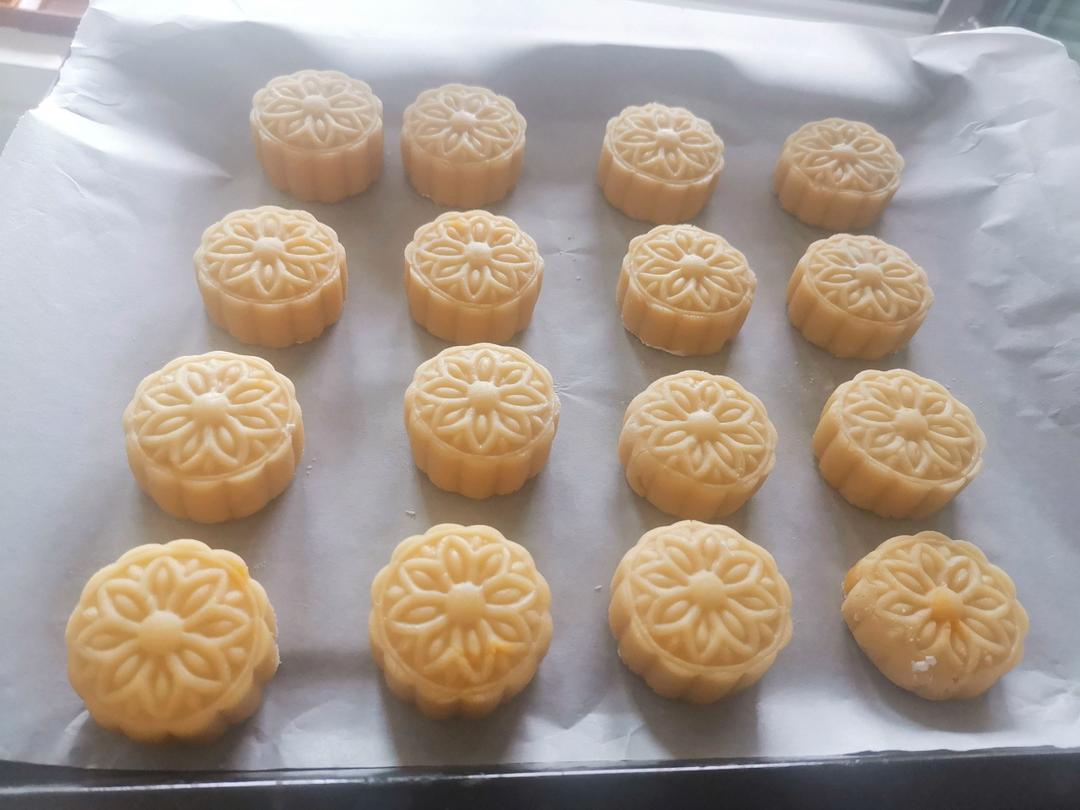 椰香芝士奶黄冰皮月饼