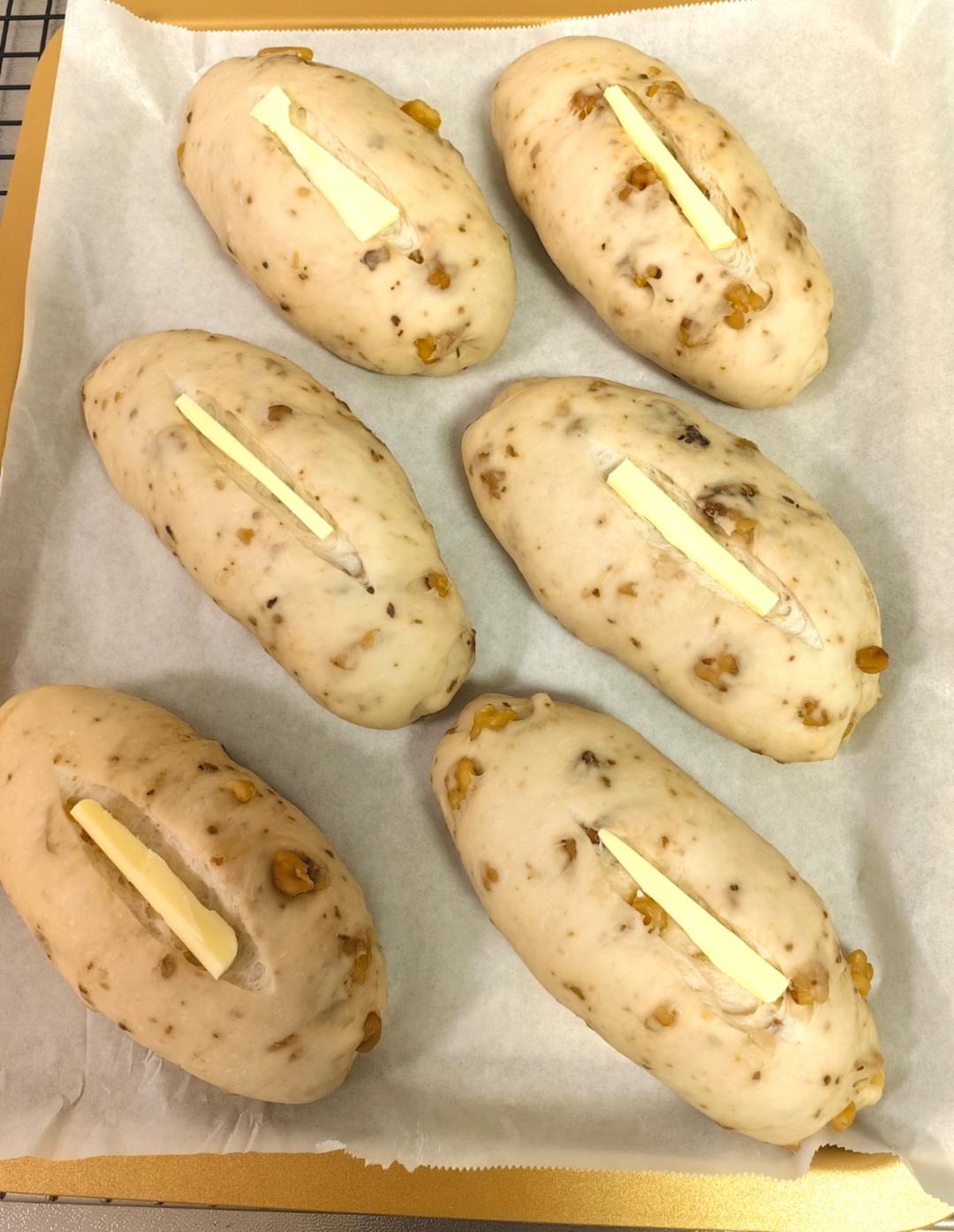 经典奶盐风味，鲜奶核桃盐面包