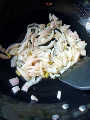 土豆咖喱鸡肉的做法 步骤2