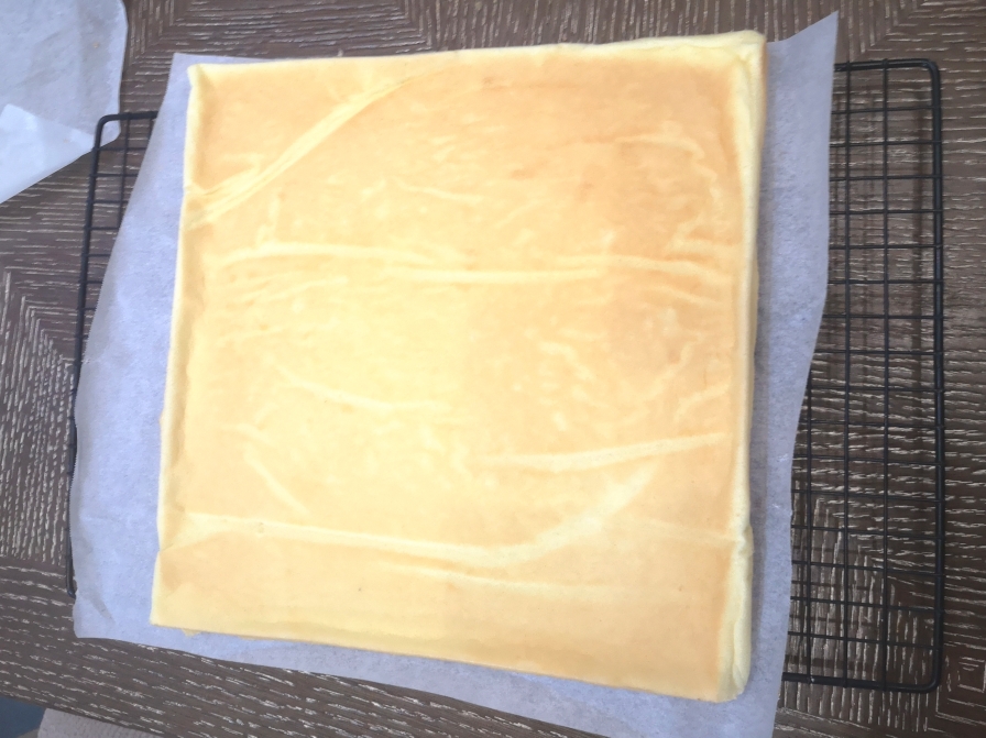 芒果奶油蛋糕卷的做法 步骤9