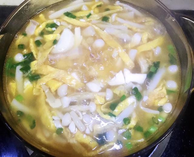 海鲜菇豆腐汤的做法