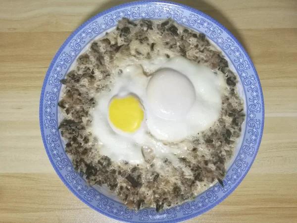 梅干菜肉饼蒸咸蛋