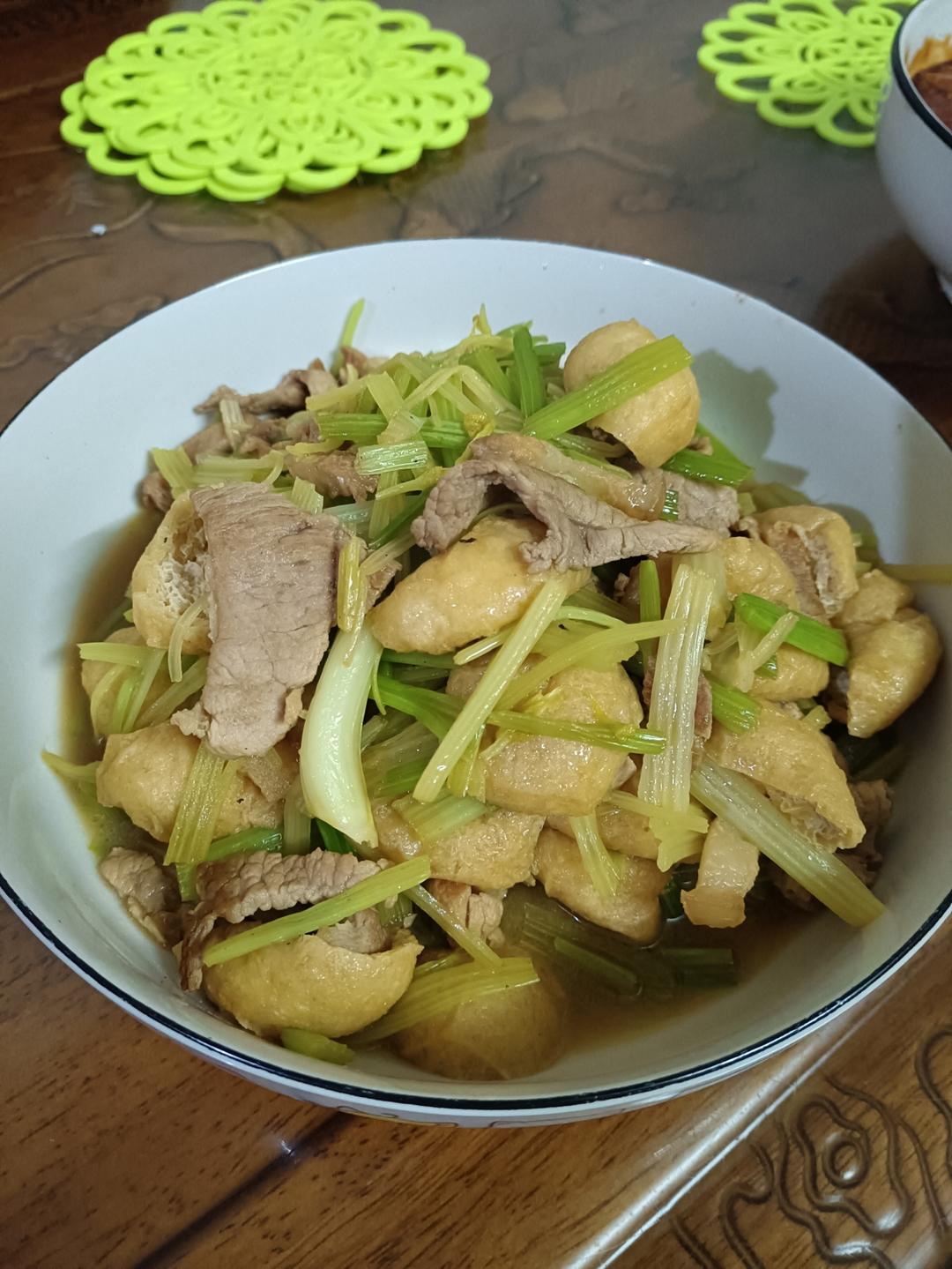 猪肉炒芹菜豆腐