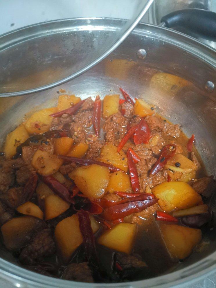 小土豆烧牛肉，红烧牛腩，好吃到舔盘