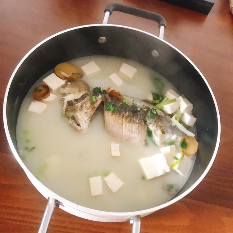 鲫鱼豆腐汤