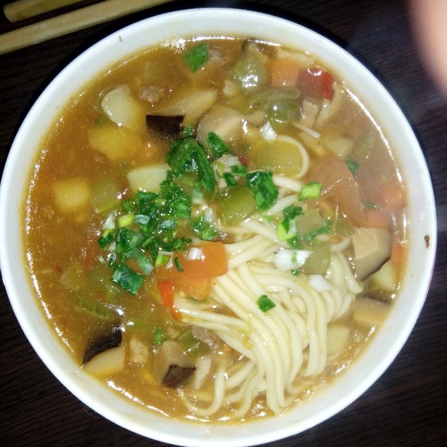 杏鲍菇杂蔬炸酱面