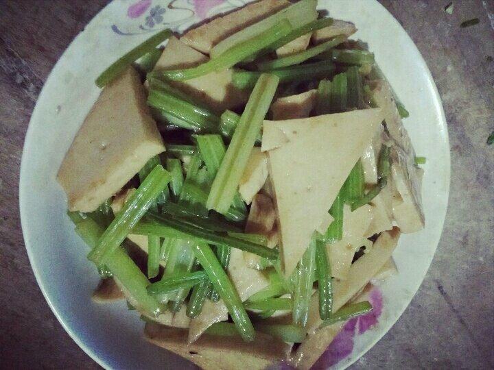 千页豆腐炒芹菜