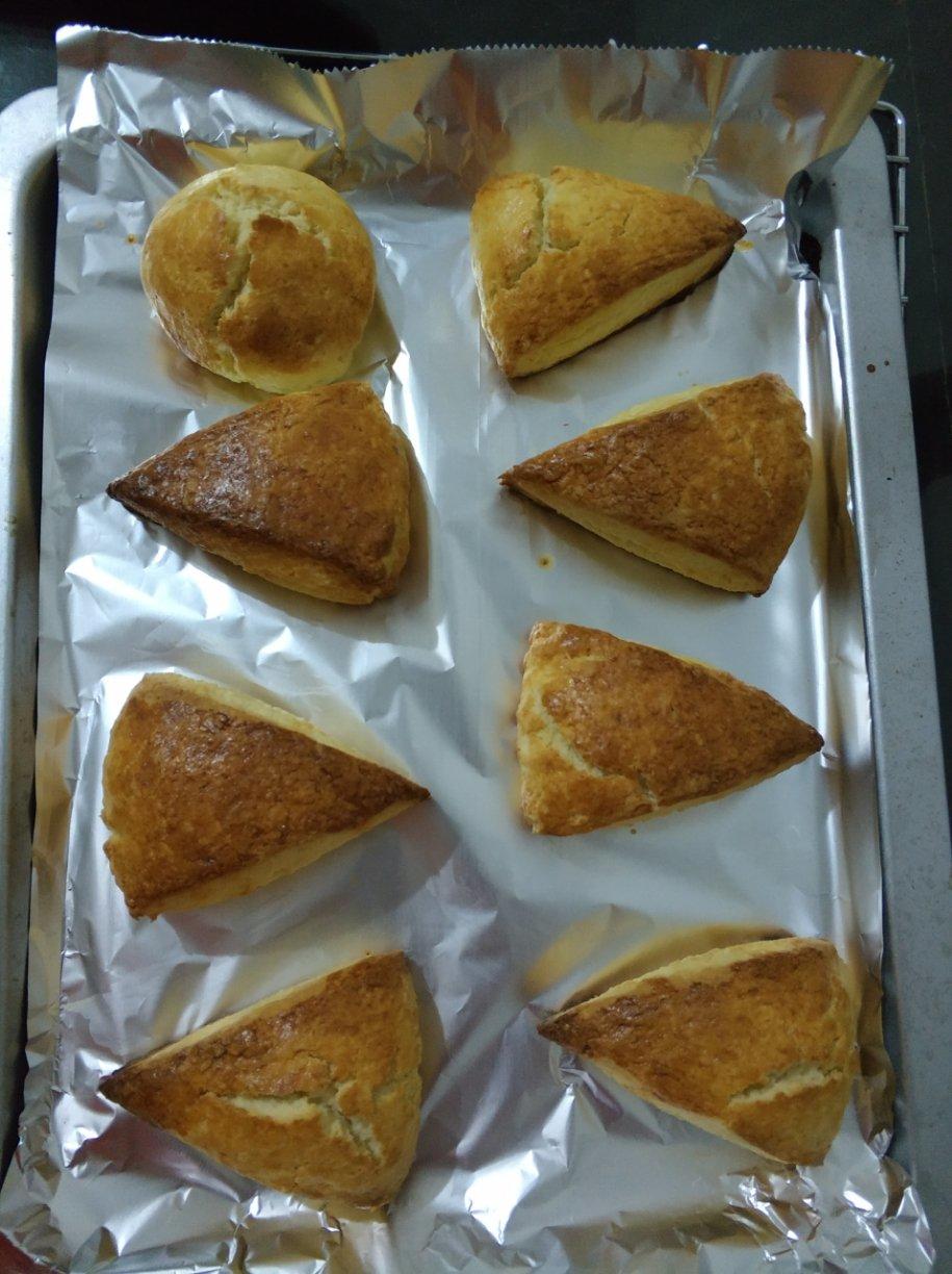 【视频】3分钟 奶油司康Scone(可能是世界上最快手的司康) 消耗淡奶油～