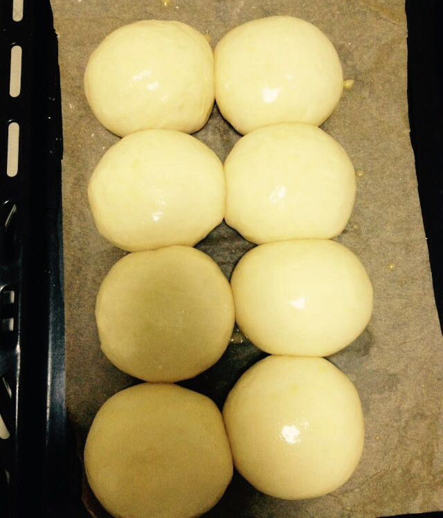 大人小孩都爱不释口的【蜂蜜牛奶小餐包】