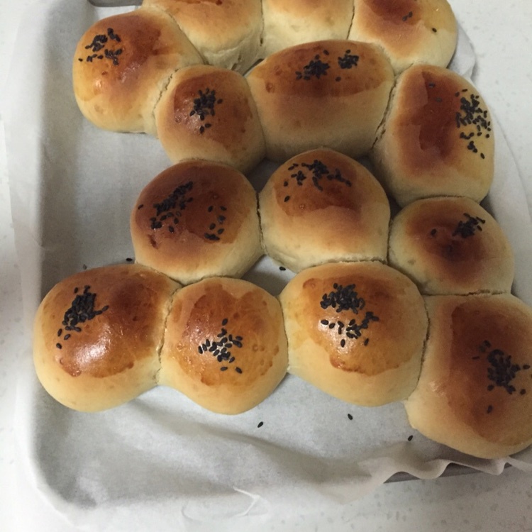 大人小孩都爱不释口的【蜂蜜牛奶小餐包】