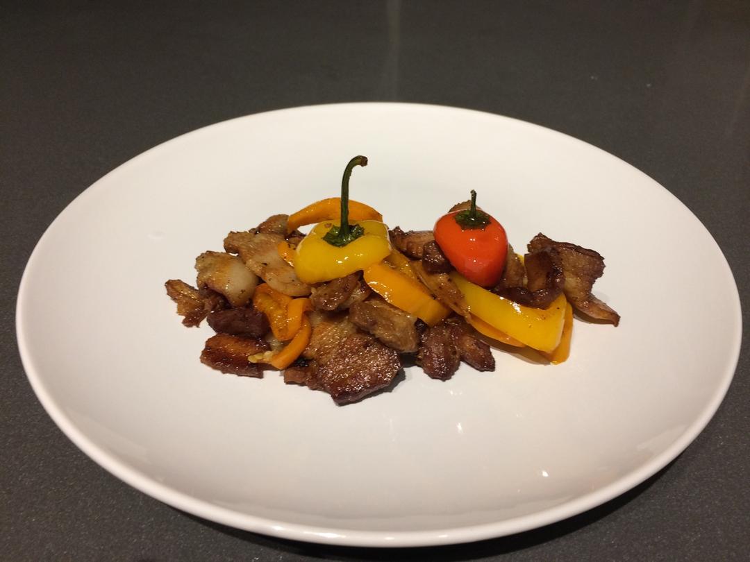家常青椒干煸五花肉