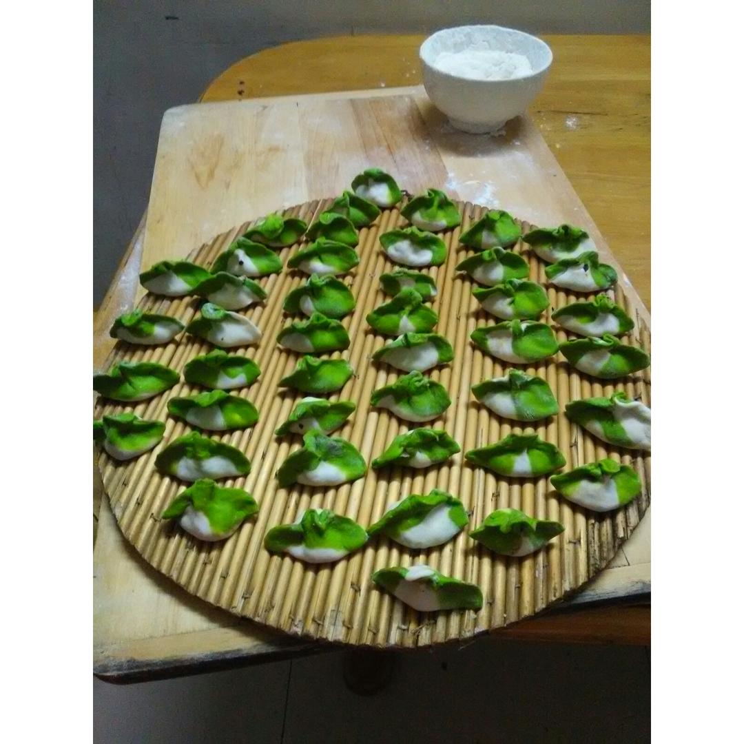 翡翠白玉白菜饺子详细版（附翡翠白玉白菜饺子包法，翡翠白玉饺子皮两种制法，面包机和面，翡翠白玉烧卖，各种馅料搭配）