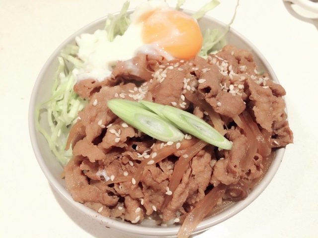 牛丼温泉卵入り（日式温泉蛋牛肉饭）