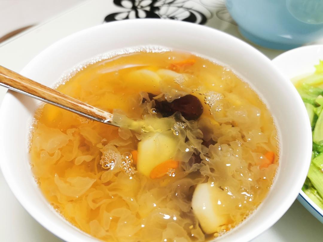 银耳荸荠甜汤，消食除胀，冬天“超级”养胃！