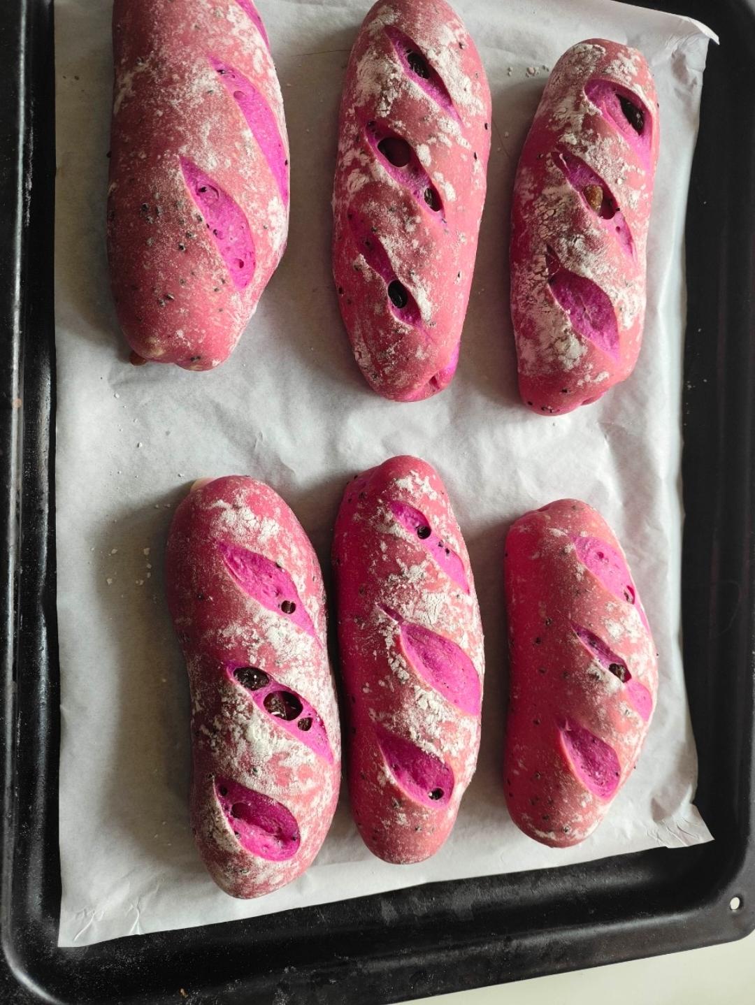 现在火龙果像不要钱一样！趁便宜火龙果面包吧