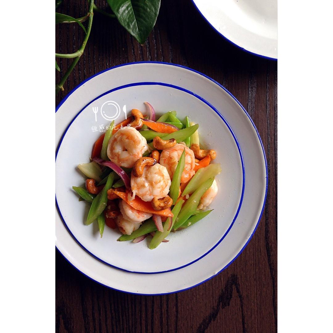 性感的毛毛虫做的西芹腰果炒鲜瑶柱虾仁在家也能做出五星级酒店的菜肴