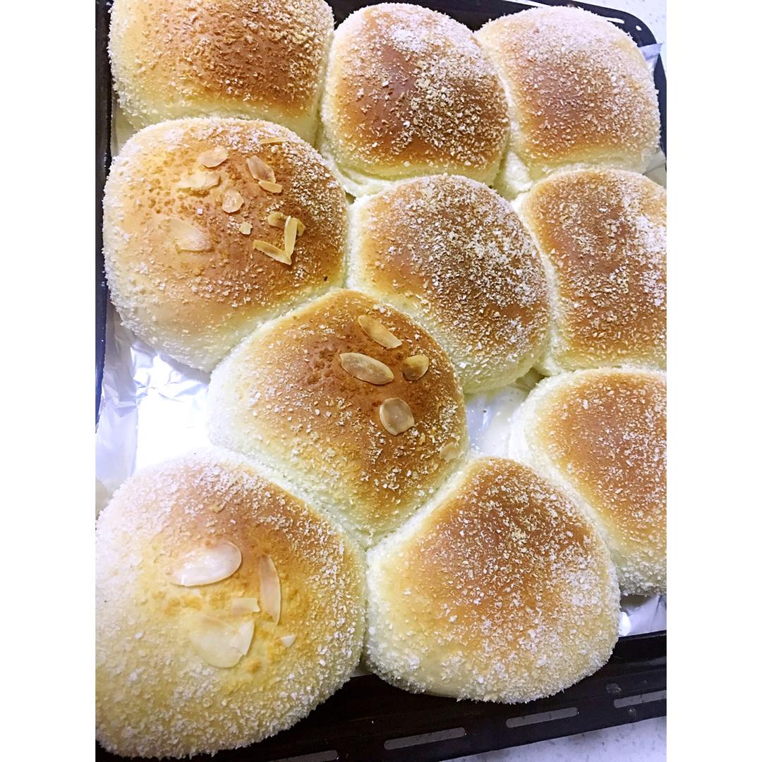 椰蓉奶酥面包
