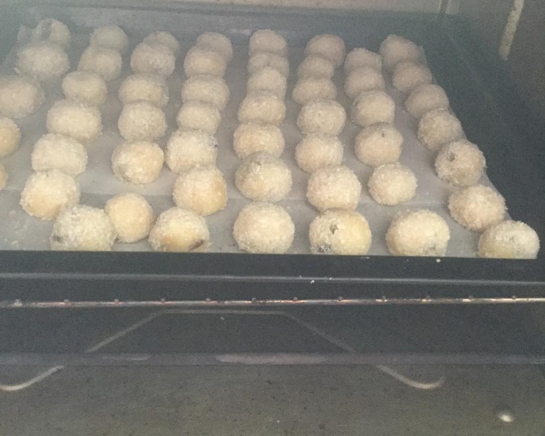 消耗淡奶油的小奶球